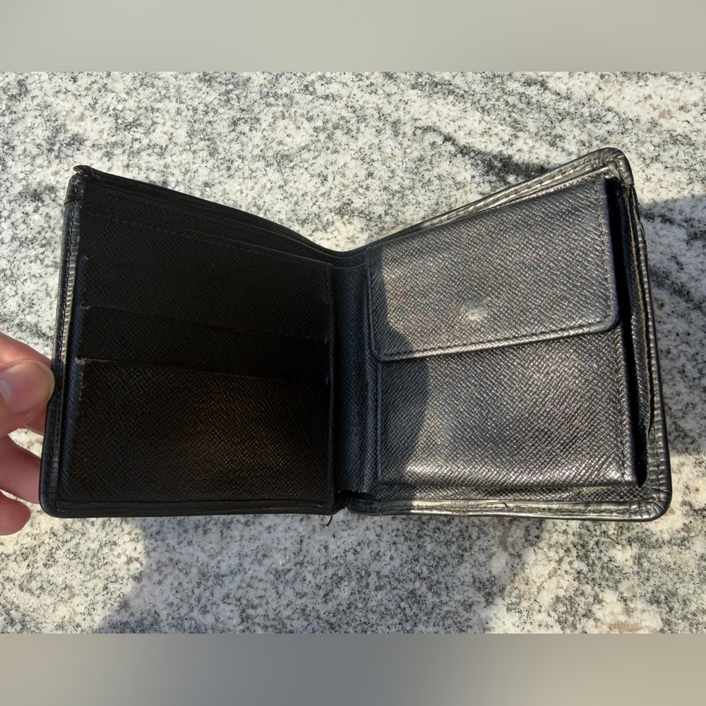 Authentic Louis Vuitton Black Epi Leather Bi-Fold Wallet Preloved - Picture 5 of 9